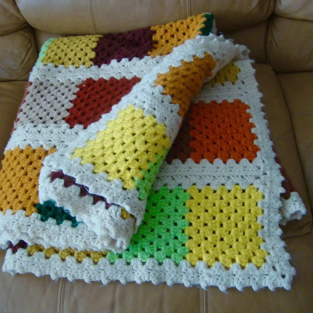 Vintage AFGHAN 60s 70s Crochet Throw Handmade Mid-Century Granny 76x55 GROOVY